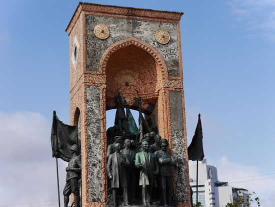 Unabhängigkeitsdenkmal am Taksin Platz