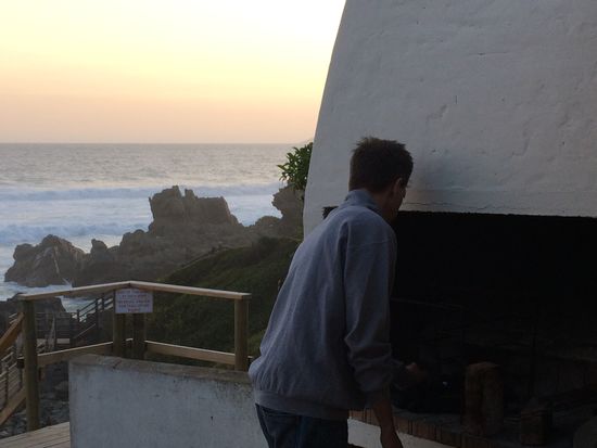 Der Grillmeister bei der Arbeit