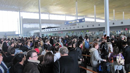 Gedrängel um die freien Plätze am Flughafen Charles-De-Gaulle.