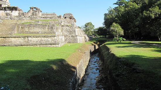 Die Wasserversorgung von Palenque, teilweise unterirdisch verlegt