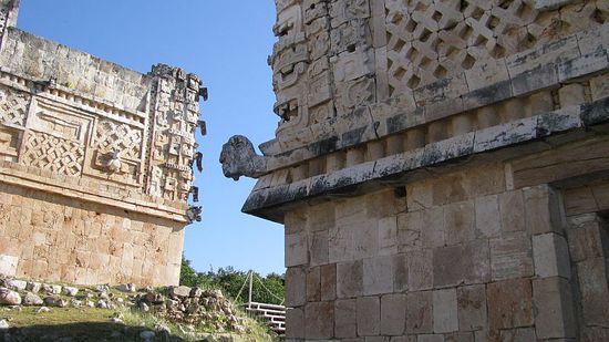 Aufwändig gestaltete Fassaden