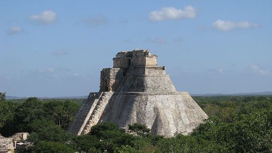Die 35m hohe Pyramide des Wahrsagers