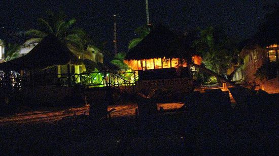 Die Cabanas unseres Hotels vom Strand aus.