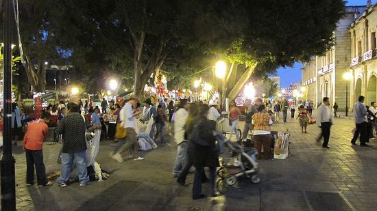 Der Zócalo ist vor lauter Menschen nicht zu sehen...