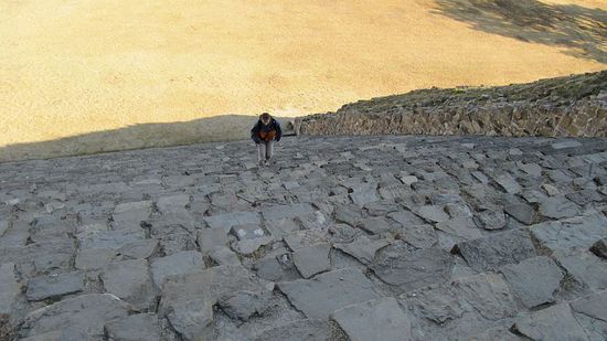 Die steile Treppe der Südplattform