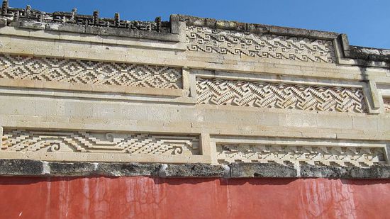 Ornamente aus zusammengesetzten Einzelsteinen