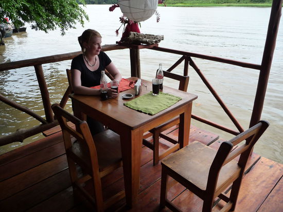 im Cafe Buddha direkt am Kanal