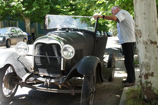 Erich hält nach einem neuen Projekt Ausschau