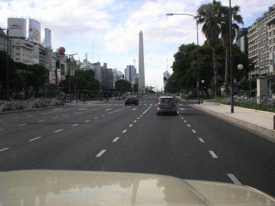 Avenida 9 de Julio - Sonntagmorgen fast Autofrei