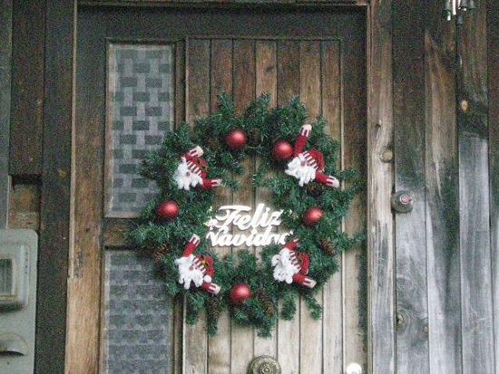 weihnachtlicher Türschmuck in Puerta Natales