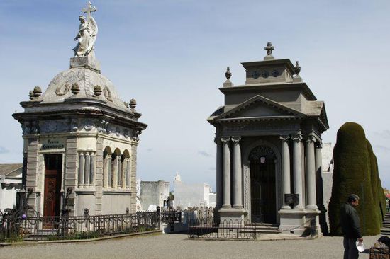 die pompösen Grabstädten