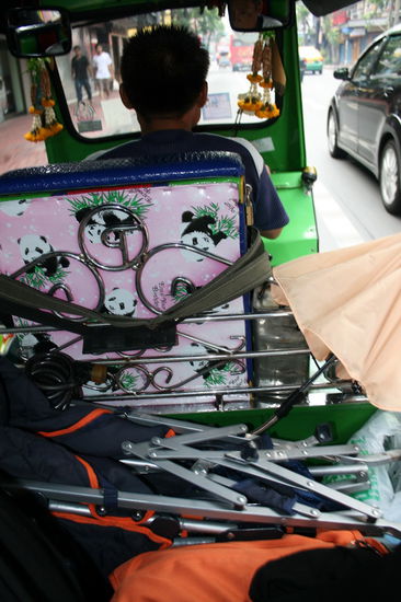Mit Buggy im Tuk-Tuk