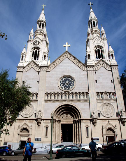 Die Kirche der "Azurris" - Peter und Paul
