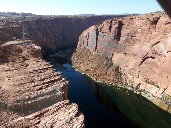 So sieht es hinter der Staumauer aus.