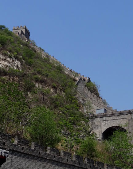 Bei der Mauer ging es steil bergauf.