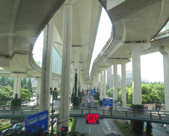 In Shanghai werden die Straßen übereinander gebaut.