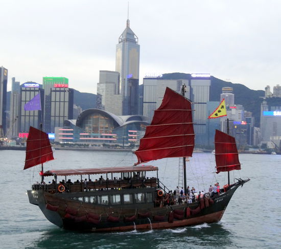 Notfalls kamen auch Kriegsschiffe zum Einsatz