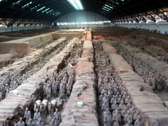 Die Haupthalle, hier besichtigt man die zusammengestellte Armee.