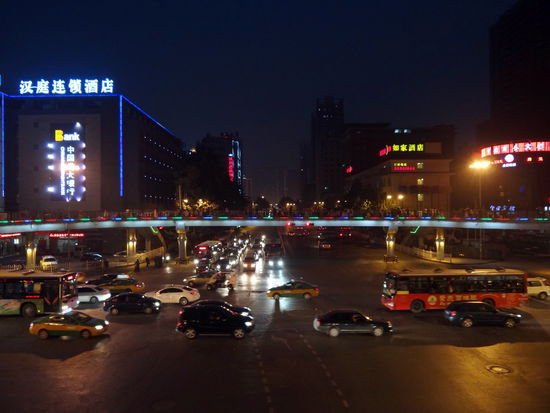 Verkehr, also Straßenverkehr in Xian. 