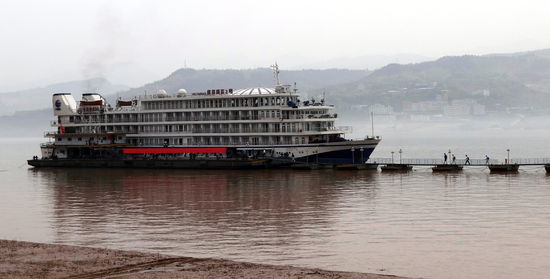 Die Victoria 2 im sandigen Yangtze