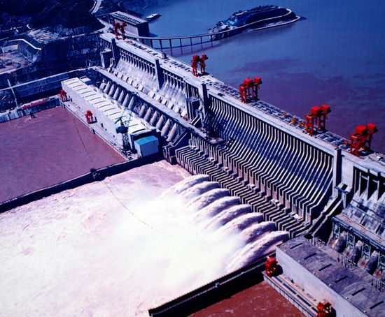 Dies ist ein abfotografiertes Luftbild vom Staudamm