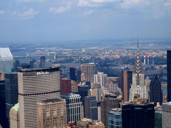 rechts das Chrysler Building