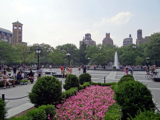 Washington-Park, hier geht es ruhig zu und wir lauschten Gruppen, die Live-Musik spielten