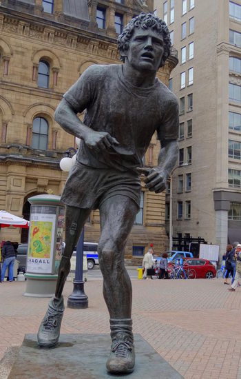 Skulptur von Terry Fox