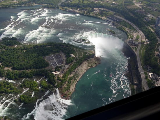 Links USA, vorne Kanada