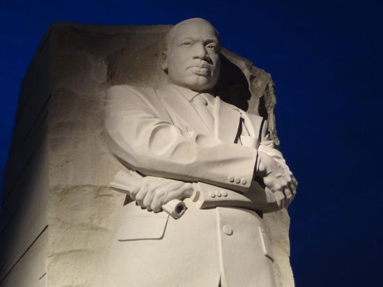 ... aus weißem Marmor aus China