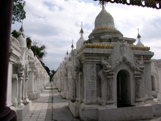 grösstes Buch der Welt - Kuthodaw-Pagode