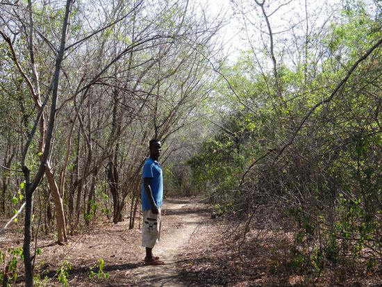 Auf einer schönen Wanderung kommen wir noch einmal in ein Dorf, wo die Leute schon bereit stehen zum Fototermin.