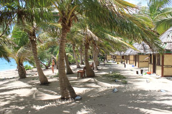 Rechts unser Barefoot Island Bungalow direkt am Strand. Wir waren nur 7 Personen auf der Insel. Ein Traum!