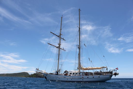 Mit diesem Segelschiff waren wir unterwegs in die Yasawas.