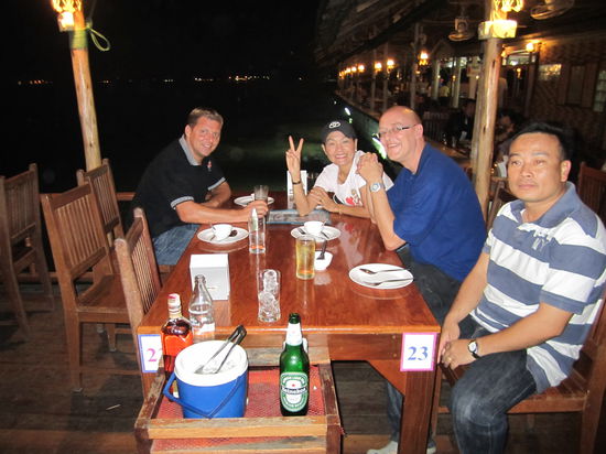 Das letzte z'Nacht in der tropischen Wärme im Fischrestaurant Bangsaray (in der Nähe Sattahip).