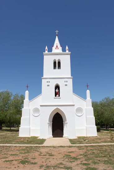 Einsame Kirche in Beagle Bay mit vielen Perlmuscheln im inneren....