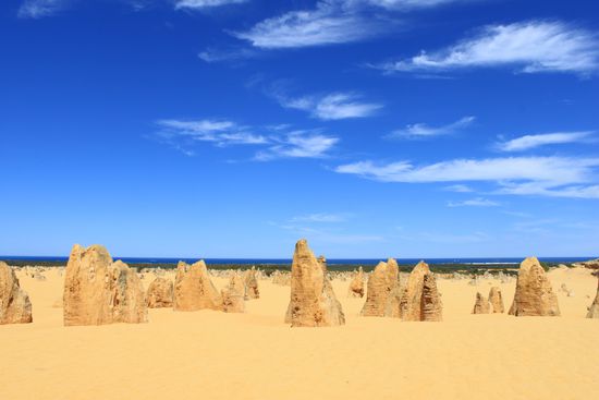 Ein Teil der Pinnacles dahinter der mächtige Indische Ozean.