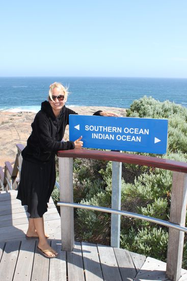 An der südwestlichsten Spitze von Australien. Cape Leeuwin wo der kalte mächtige Südozean auf den Indischen Ozean trifft.