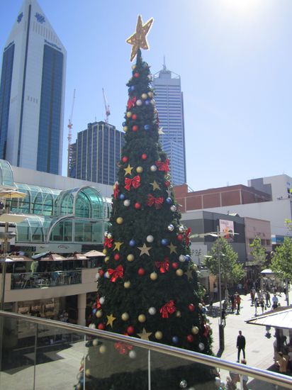 Ein wenig Weihnachtsstimmung haben wir auch bei 30c in Perth.