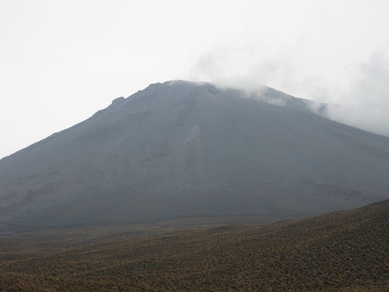 so nah! so nah waren wir dran am Gipfel! nur noch laecherliche 600 - 700 m zum Krater! aber es hat nicht sollen sein 