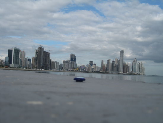 maechtig viele haessliche (zumindest wenn man direkt drunter steht) Hochhaeuser haben sie hier in Panama City