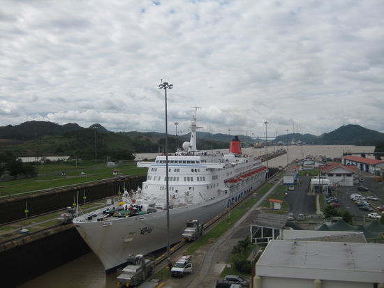 das ist also der beruehmte groesste Kanal der Welt? Naja, die arbeiten halt auh nur mit Wasser hier...