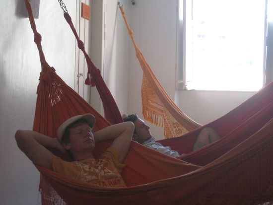 hang loose, chill out im "albergue do porto" in salvador (nur zu empfehlen, danke lp)