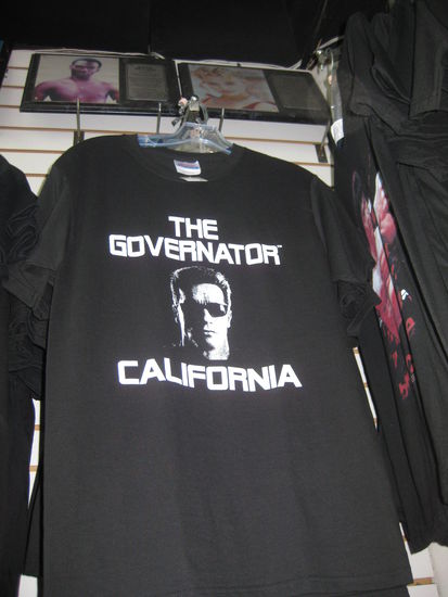 das is noch so ne Sache mit den Amerikanern: Die waehlen einfach mit erstaunlicher Genauigkeit die absolut groesste Flachpfeife zum Fuehrer ihres Staats (zum Glueck in diesem Fall noch nich Landes, Gott bewahre!)