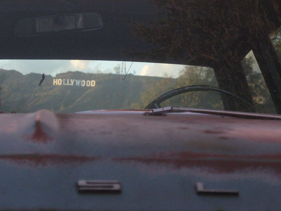 noch so ein purer Akt der Langweile und des nicht-wissen-wohin-mit-dem-ganzen-Geld: Pflanzen wir doch einfach den Namen unseres Stadtteils in grossen Leuchtbuchstaben in den Wald (werde das in Kuerze mit dem Takki als Sponsor auch in good old Pempelforth starten, bist du dabei Bene?)