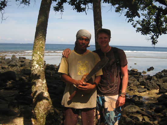 solche furcht-einfloessenden Macheten-Menschen trifft man staendig, doch nach einem "Bula" werden alle freundlich 
