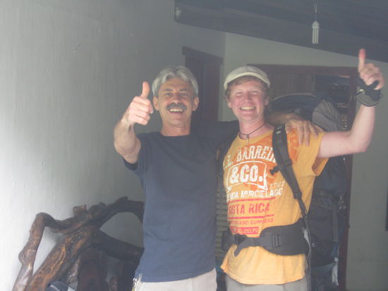 typisch brasilianische Geste, auch wenn grad die Welt untergehen wuerde: Hauptsache daumen hoch!