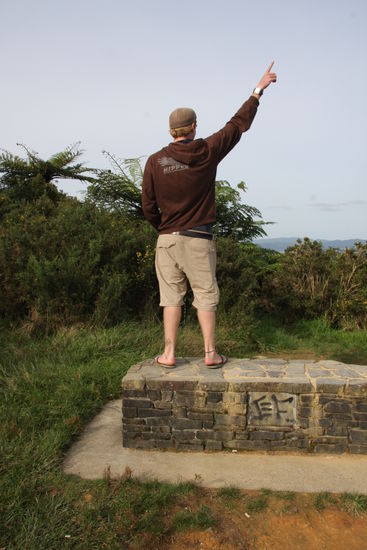 man beachte das kleine, aber feine Straehlchen, das ich aus Dankbarkeit der neuseelaendischen Natur als Duengemittel zur Verfuegung gestellt habe