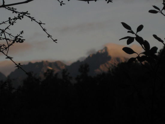 ...und kurze Zeit spaeter sind die gluehenden Bergspitzen Geschichte, wenn sich Dunkelheit ueber Neuseeland legt, allerdings konnten wir vorher noch Zeuge eines einzigartigen Naturschauspiels werden...