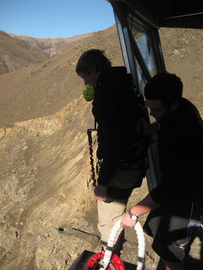 Oooohhhh, scheisse, ist das hoch! da soll ich runter? und das Ganze auch noch in einem Stueck ueberleben???